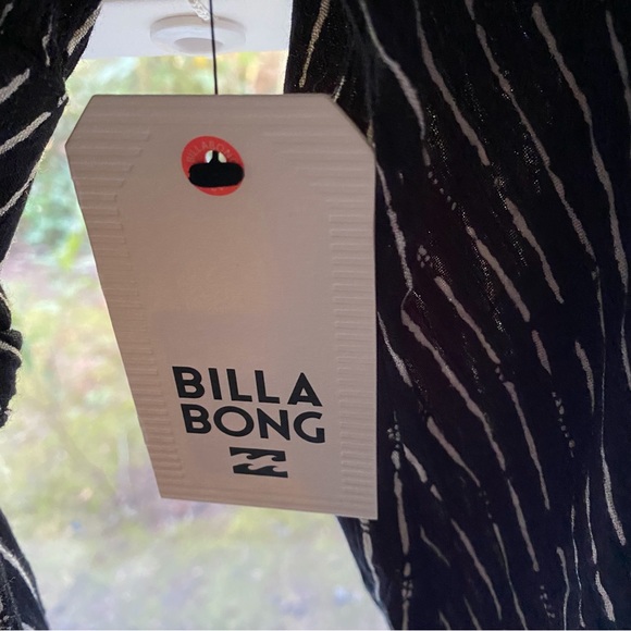 Woman’s Billabong Relax On High Black Stripe Timeless Wrap Dress NWT - Picture 8 of 11